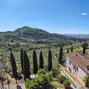 https://villa-maona-con-piscina-tra-firenze-e-pisa.it-tuscanyhotel.com