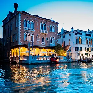 palazzo-stern.hotelinveneto.com/